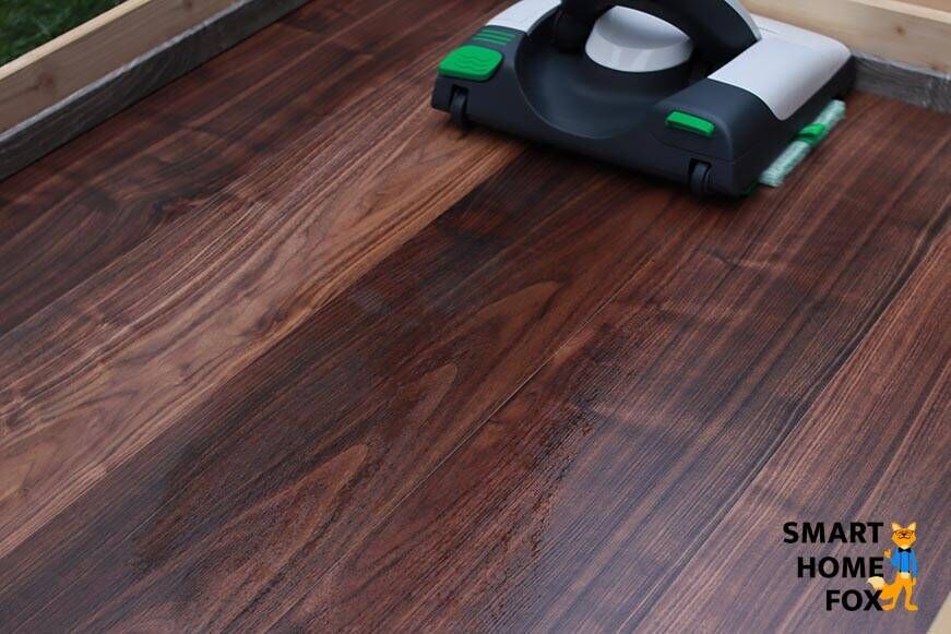 Vorwerk Kobold VB100 Akkusauger inkl. des Wischaufsatzes SPB100 reinigt dem Boden